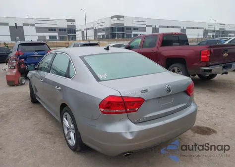 2014 Volkswagen Passat 2.0L Tdi Se z USA, uszkodzony, nr VIN 1VWBN7A35EC017181